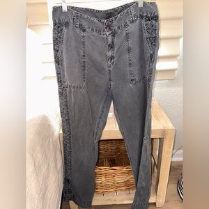 Lose fitted loose material pants